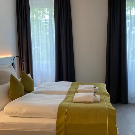 Guesthouse Grosse Linde Karlsruhe Exterior photo